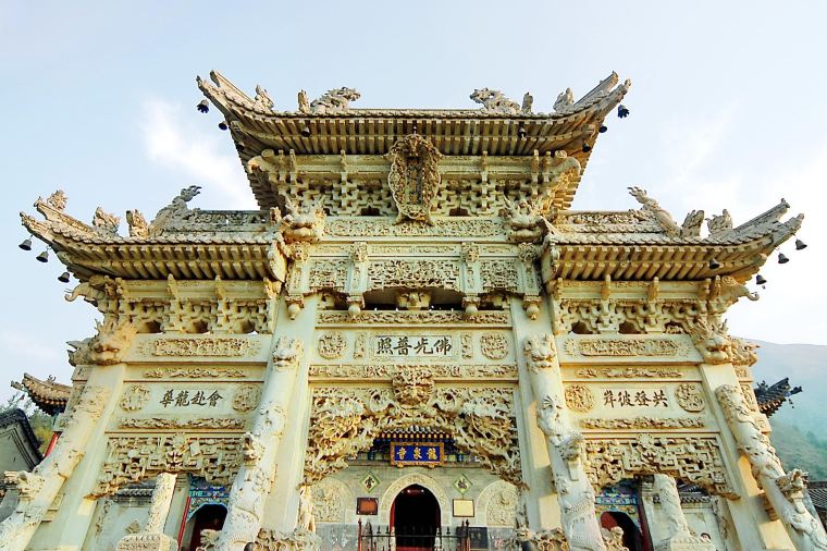 山西省忻州市五臺山龍泉寺精美建築