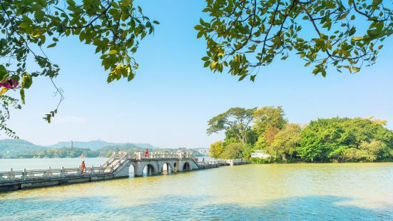 Hundred Flower Pond (Bai Hua Zhou)