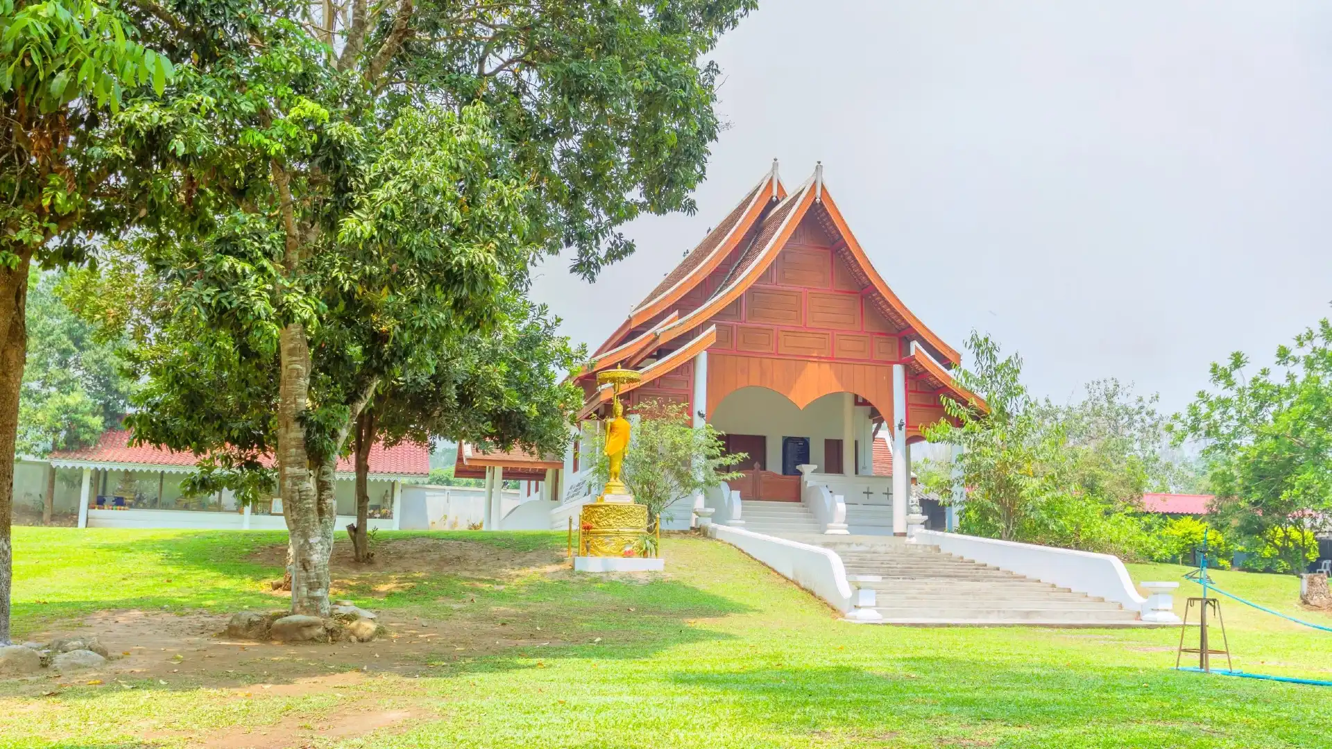 Hotels near Wat Nam Hu