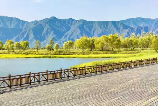 Hotels near Yeyahu Wetland Museum