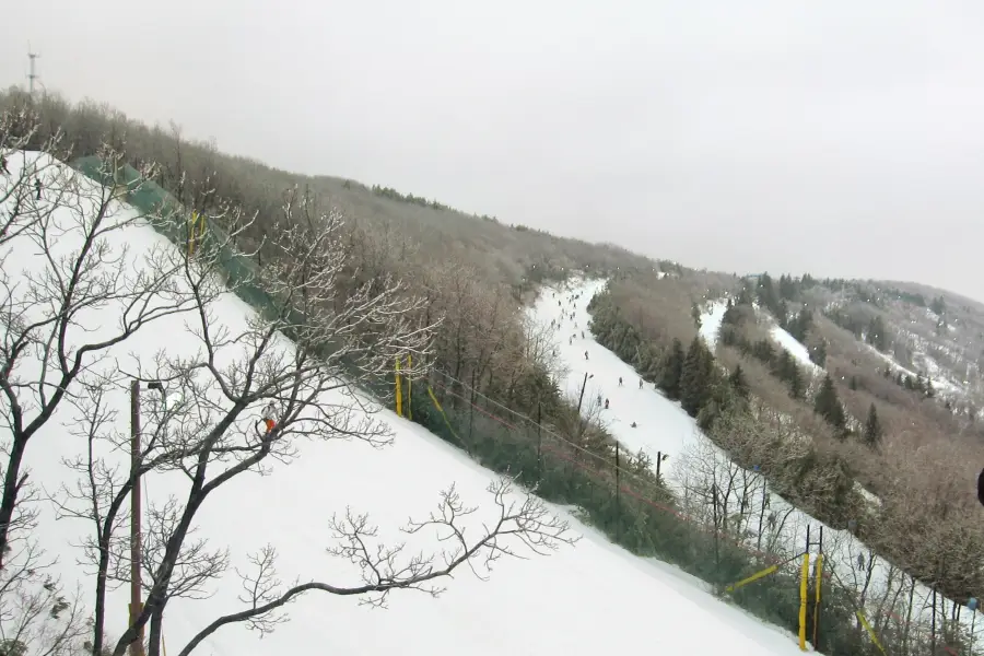 駝峯山滑雪場