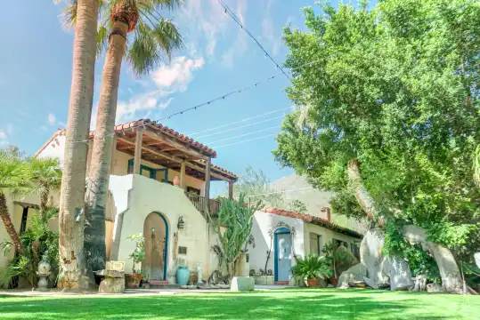 Hotels near Moorten Botanical Garden