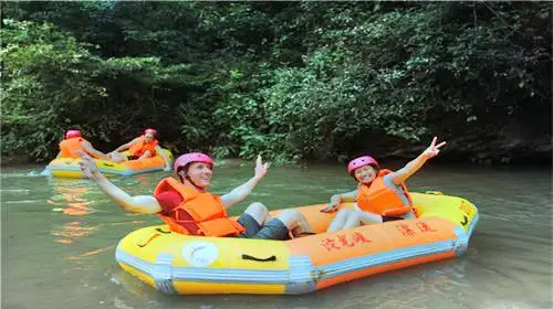 Rafting in Yueyang