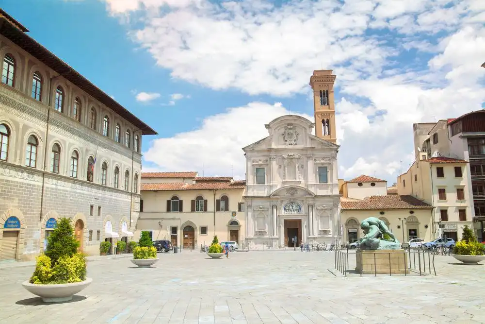 온니산티 성당 주변 호텔