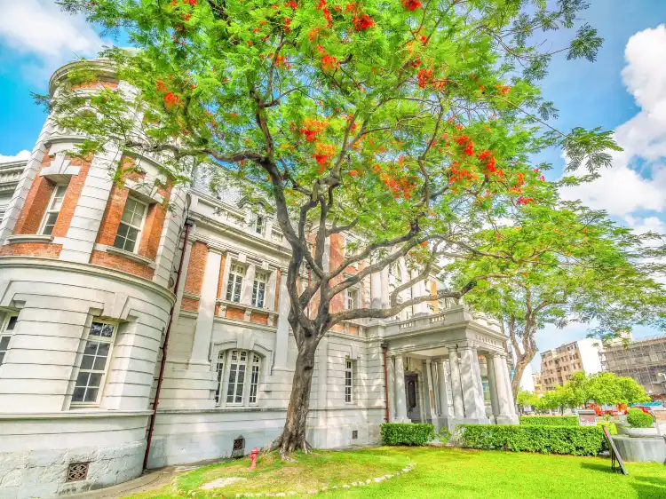 Hotels near Lin Mo-Niang Memorial Park