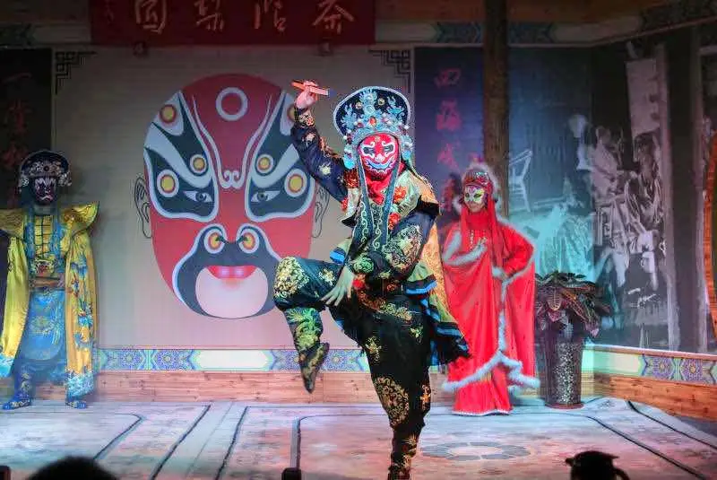 가이완얼∙리위안차관(개완아·이원다관, 쓰촨 전통극 변검 공연장)