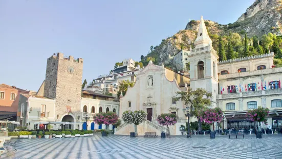 Piazza IX Aprile, Taormina