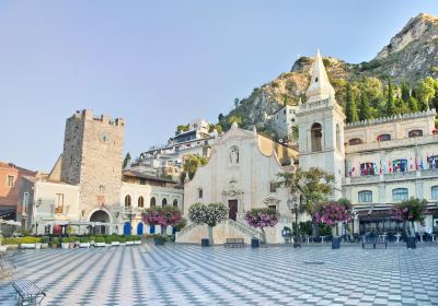 Piazza IX Aprile, Taormina