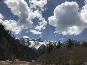 官鵝溝大景區雷古雪山