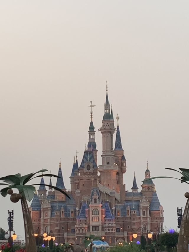 Shanghai Disneyland Band