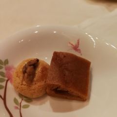 ZI YAT HEEN User Photo