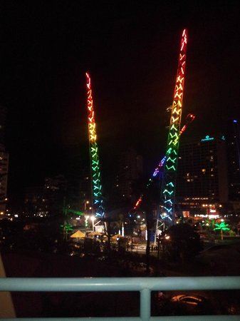 Sling Shot & Vomatron Amusement Rides Gold Coast