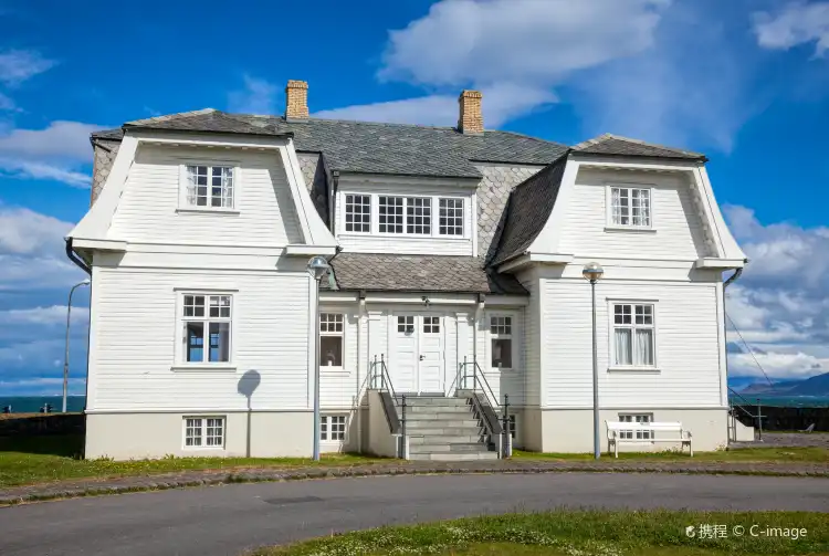 Các khách sạn gần Hofdi House