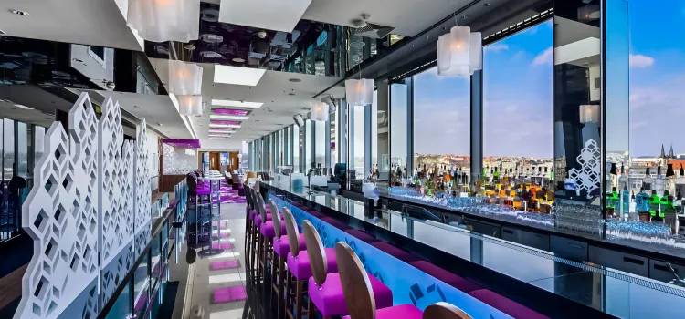 Cloud 9 Sky Bar & Lounge