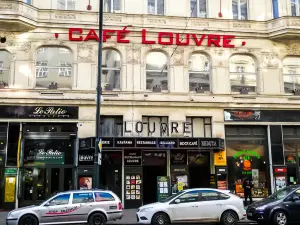 羅浮宮咖啡館