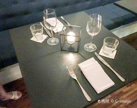 Mrs B Bar & Table