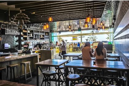 Elston Restaurant & Bar