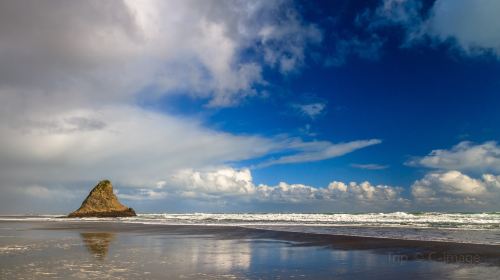 Karekare Beach