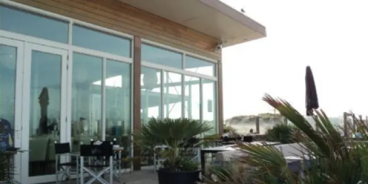 Strandpalviljoen Dechi Beach