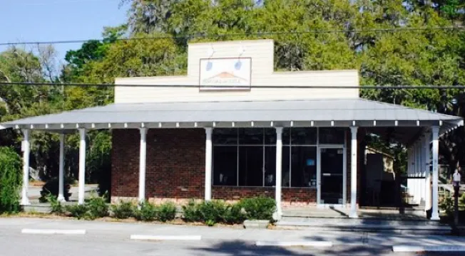 The Smokehouse at Paris Avenue