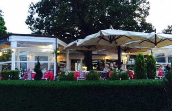 Daniel's Restaurant Lounge Bar