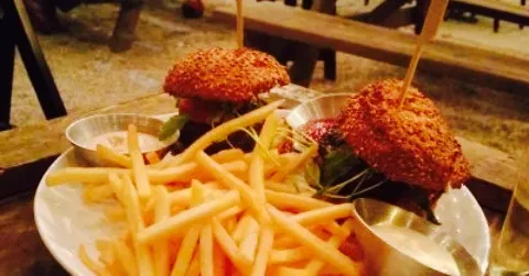 Izik Bar in HaSharon