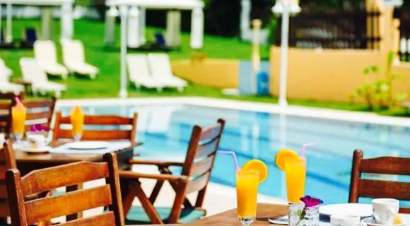 Dominoes Pool Restaurant