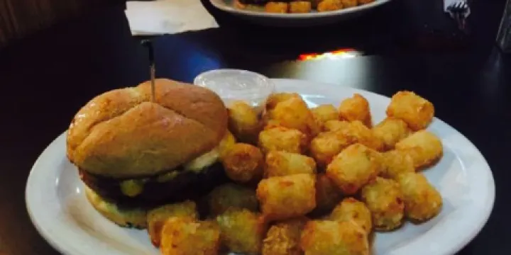 Leo's Sports Bar and Grill