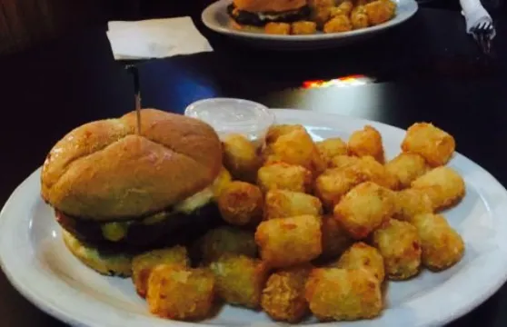 Leo's Sports Bar and Grill