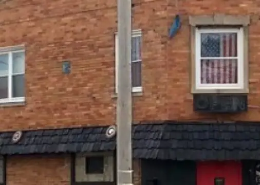 Newbe's Sports Bar & Grill