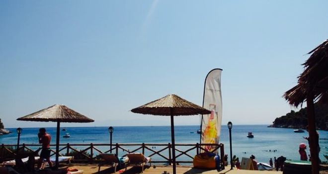 Apanemo Restaurant & Beach Bar