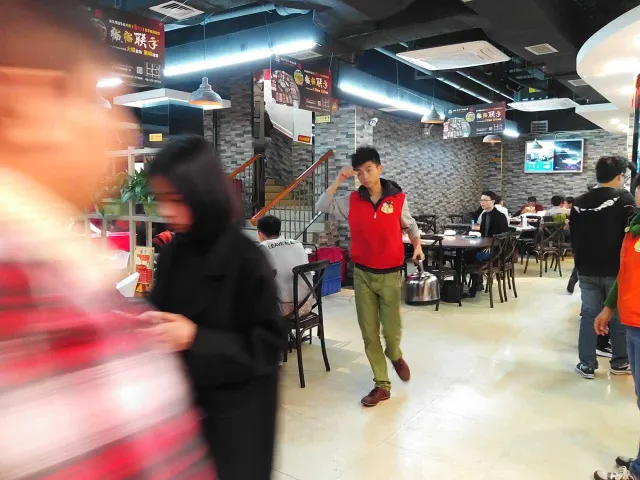 幸運牛梅林店店內用餐環境