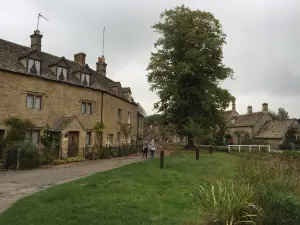The Slaughters Country Inn Pub & Restaurant