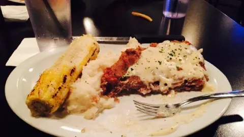 Parkway Bar and Grill in ออโรรา