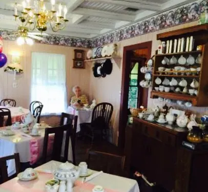 Four Friends Tea Room & Gifts