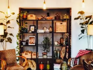Pelo Cafe & Collectibles