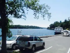 Boathouse Country Inn & Tavern