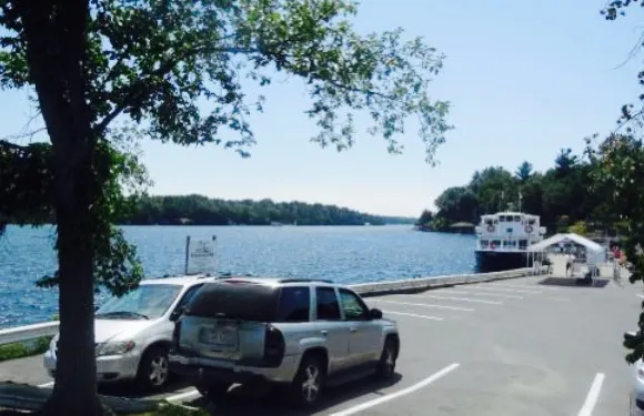 Boathouse Country Inn & Tavern