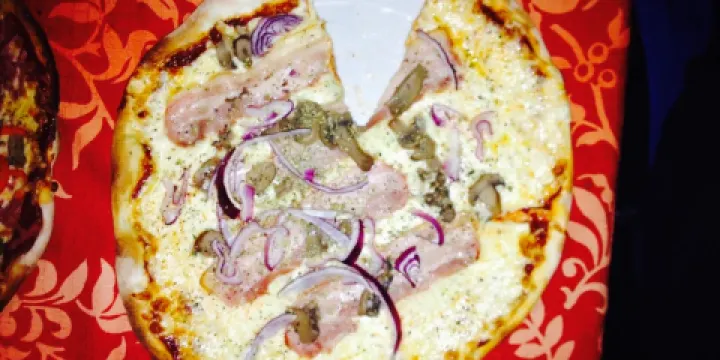 Jullis Bar and Restaurant