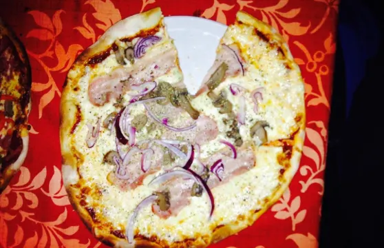 Jullis Bar and Restaurant