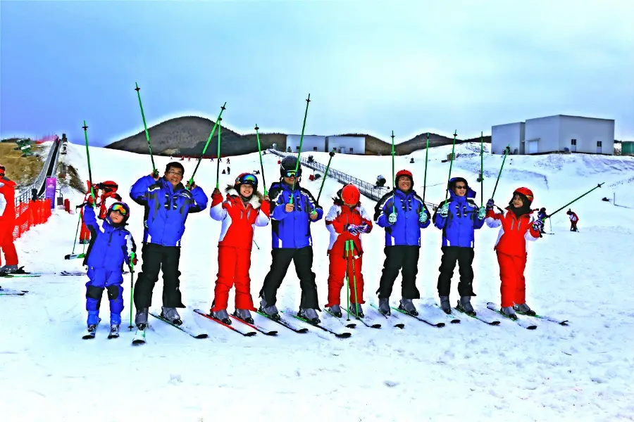 桂林天湖冰雪世界滑雪場