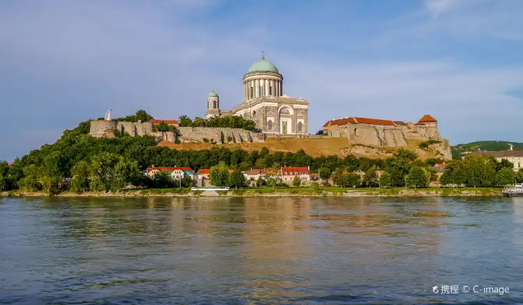 Hotels near Statue of King Saint Stephen