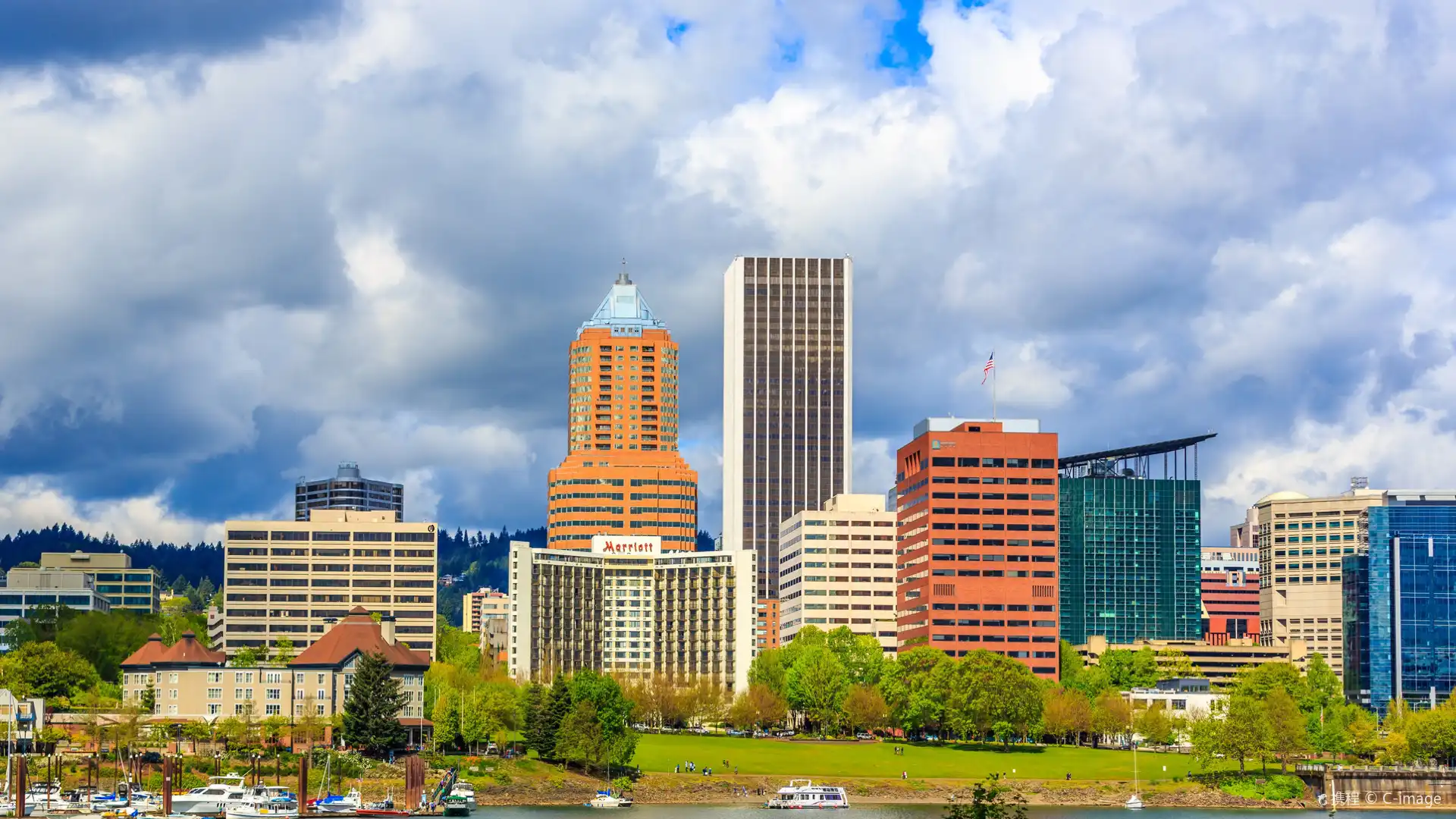 Hotels near Tom McCall Waterfront Park
