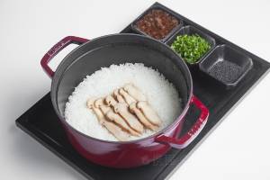 虎跑泉水松茸飯