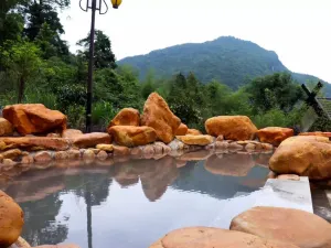 Lanshan Yuanling Nan Dongfang Hot Spring