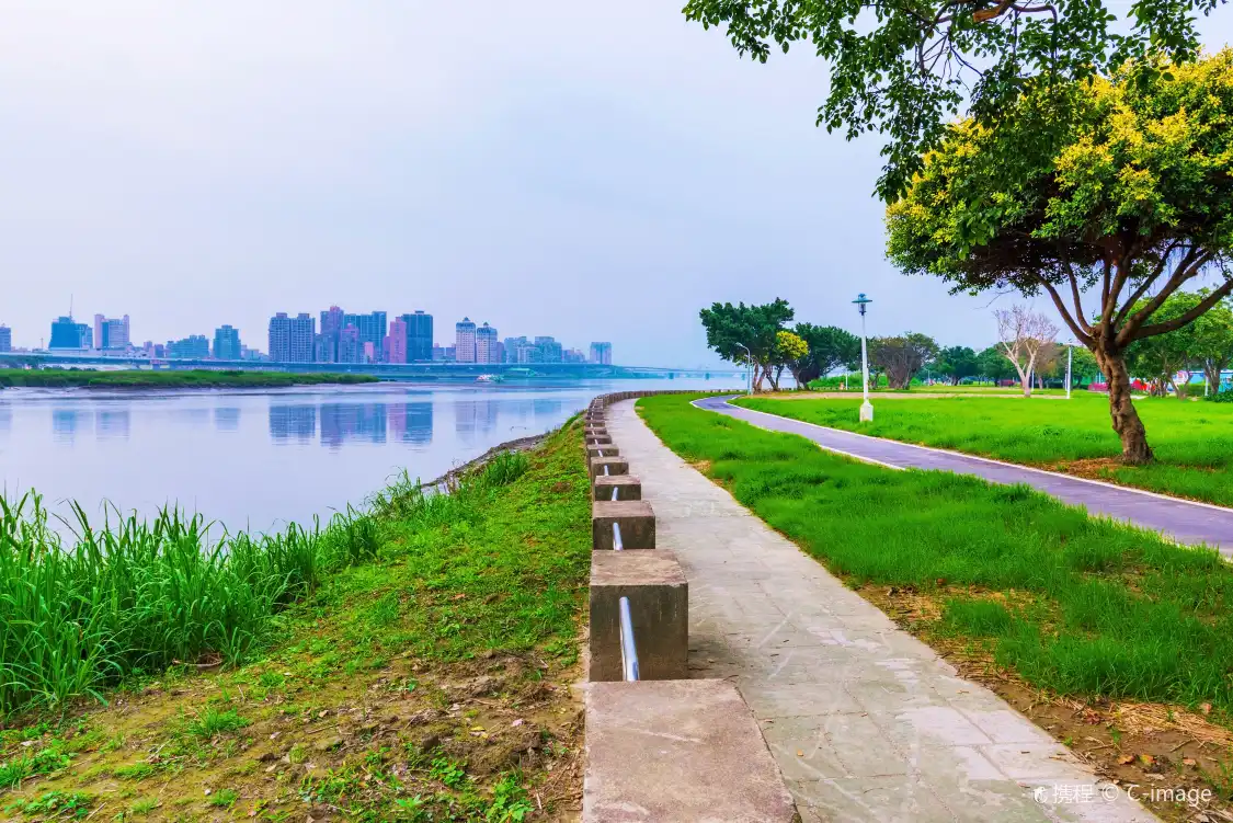 Yanping Park 주변 호텔