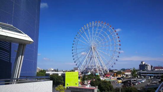 名古屋港水族馆旁边有个摩天轮，视野很赞，不要错过 这里面朝大