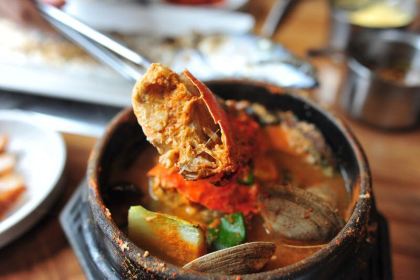 Cheonje Yeon Folk Restaurant