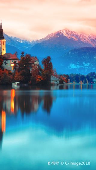 1-day tour to Lake Bled, Predjama Castle, and Postojnska Caves in Slovenia