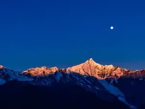 Popular Night Attractions in Deqin